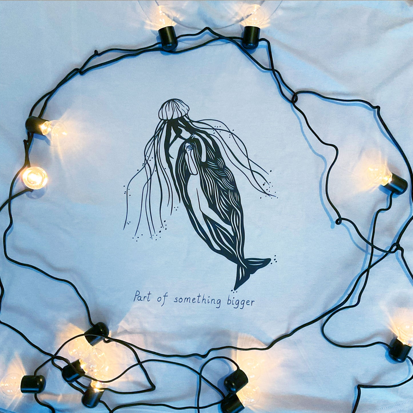 Tricou cu mâneci rulate "Part of something bigger", Serene blue