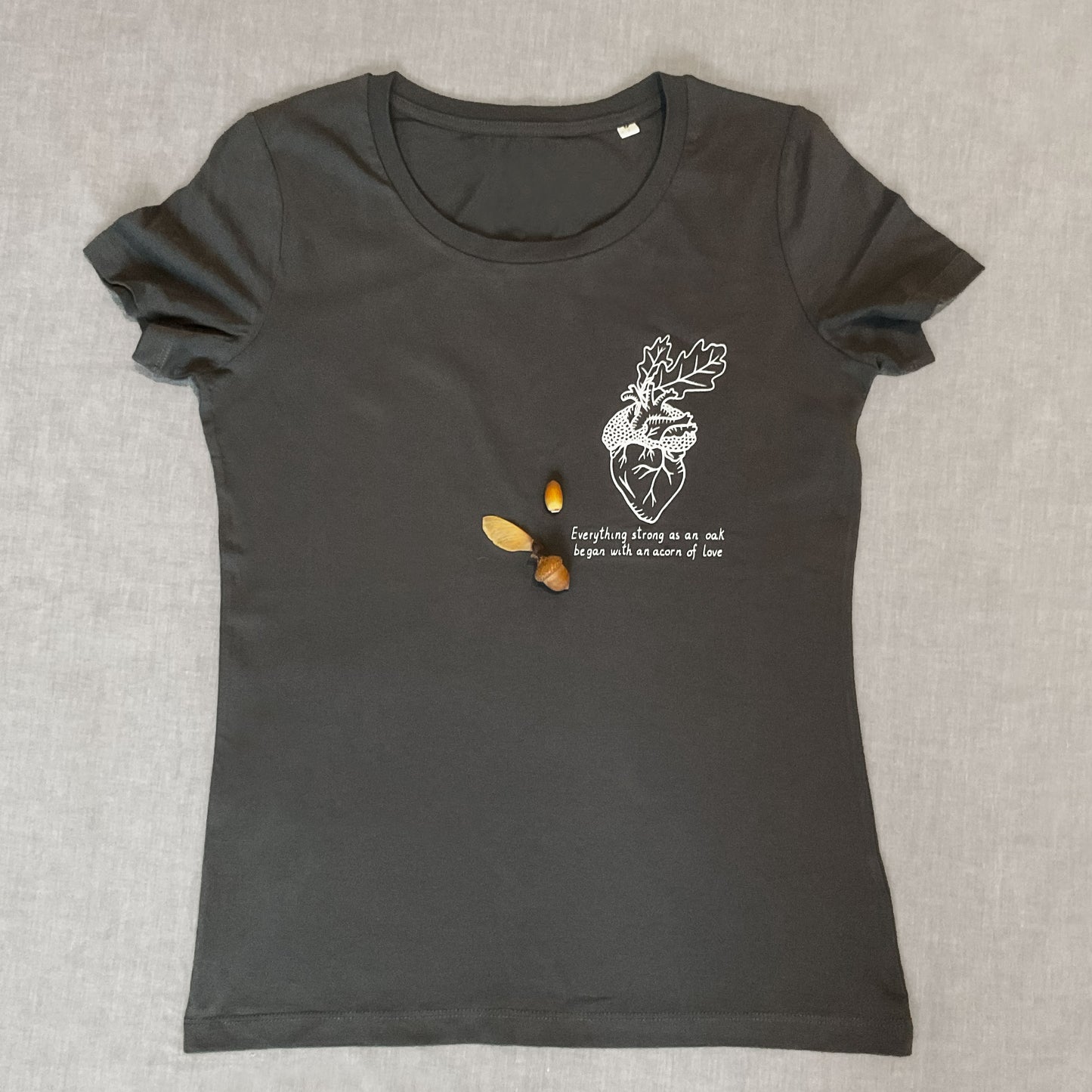 "Acorn of love" - Tight fit T-shirt - Scoop neckline