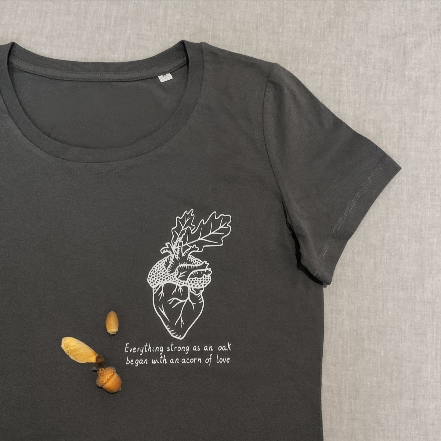 "Acorn of love" - Tight fit T-shirt - Scoop neckline